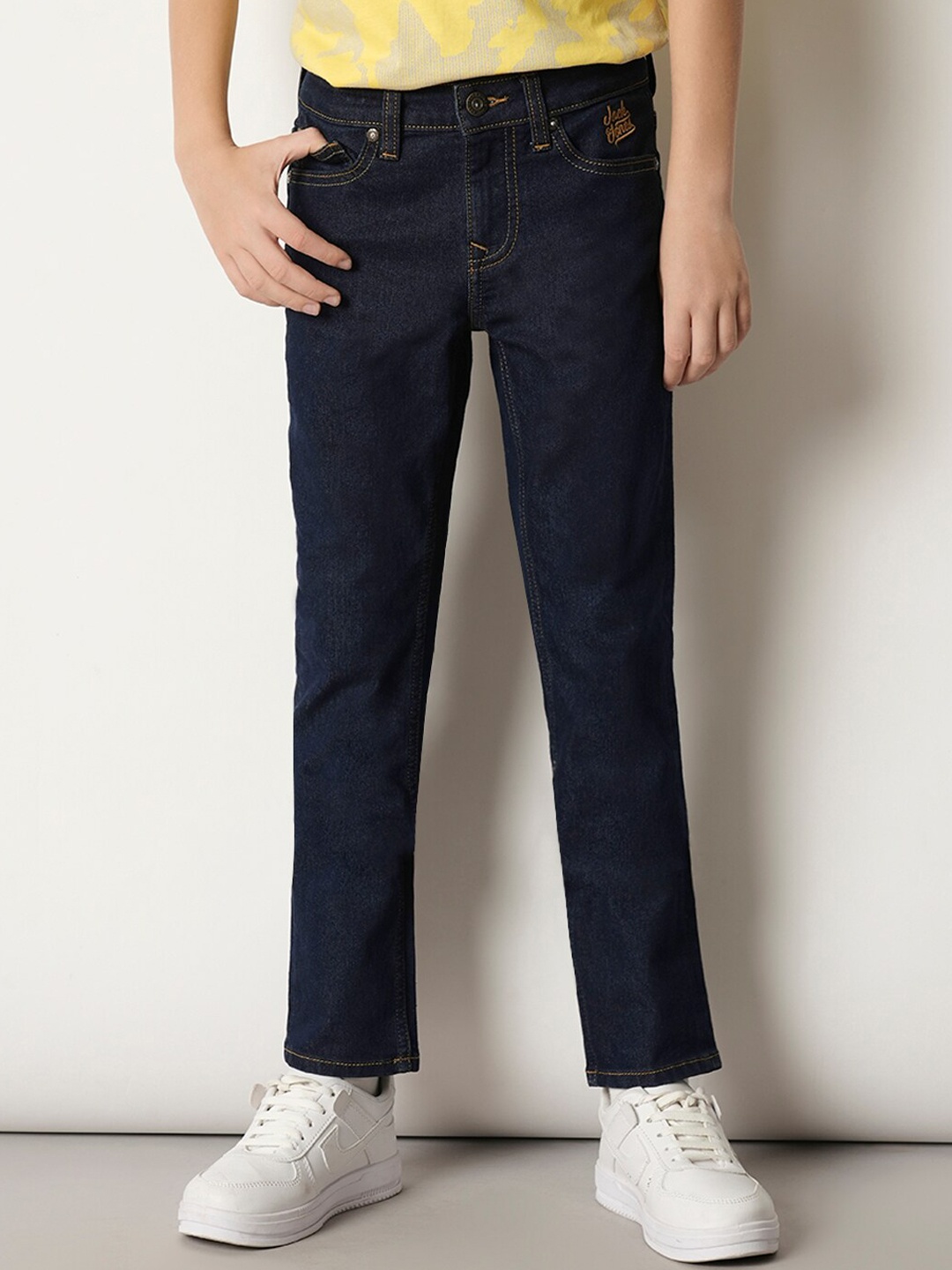 

Jack & Jones Junior Boys Straight Fit Clean Look Light Fade Pure Cotton Whiskers Jeans, Blue