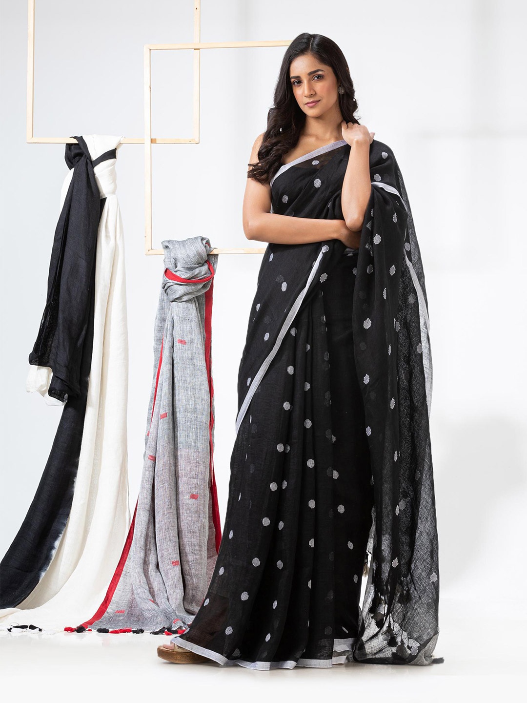 

Angoshobha Woven Design Printed Zari Pure Linen Jamdani Saree, Black