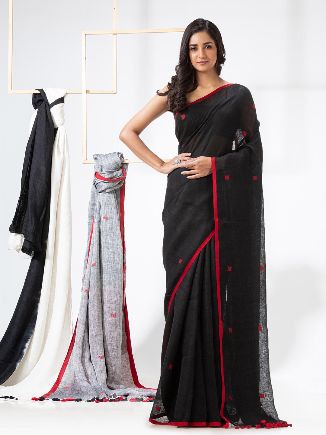 

Angoshobha Geometric Woven Design Pure Linen Jamdani Saree, Black