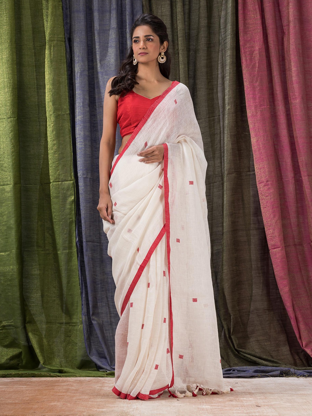 

Angoshobha Geometric Woven Design Pure Linen Jamdani Saree, White