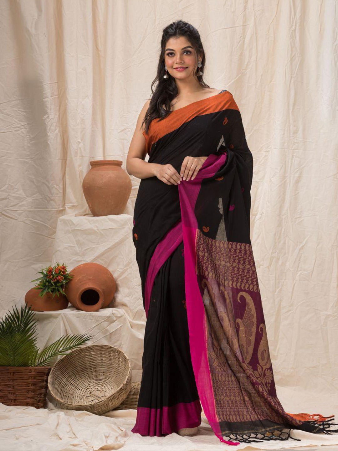 

Angoshobha Woven Design Pure Cotton Saree, Black