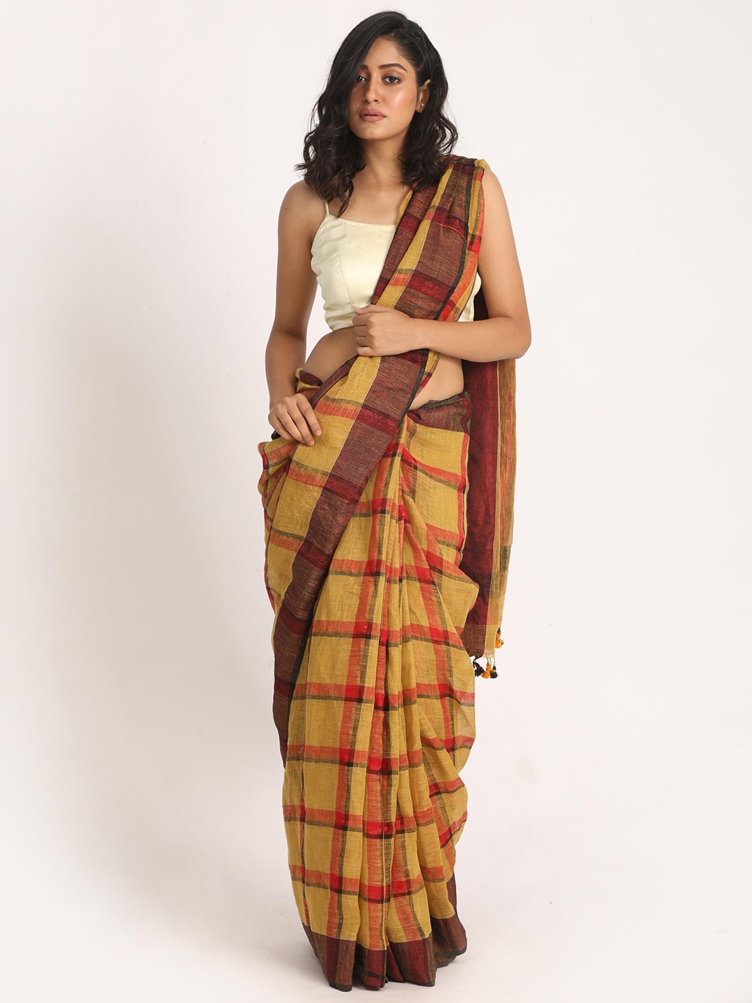 

Angoshobha Checked Pure Linen Saree, Red