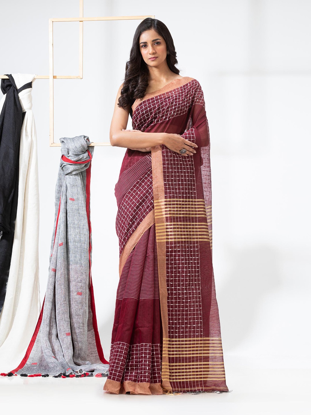 

Angoshobha Checked Silk Cotton Zari Saree, Maroon