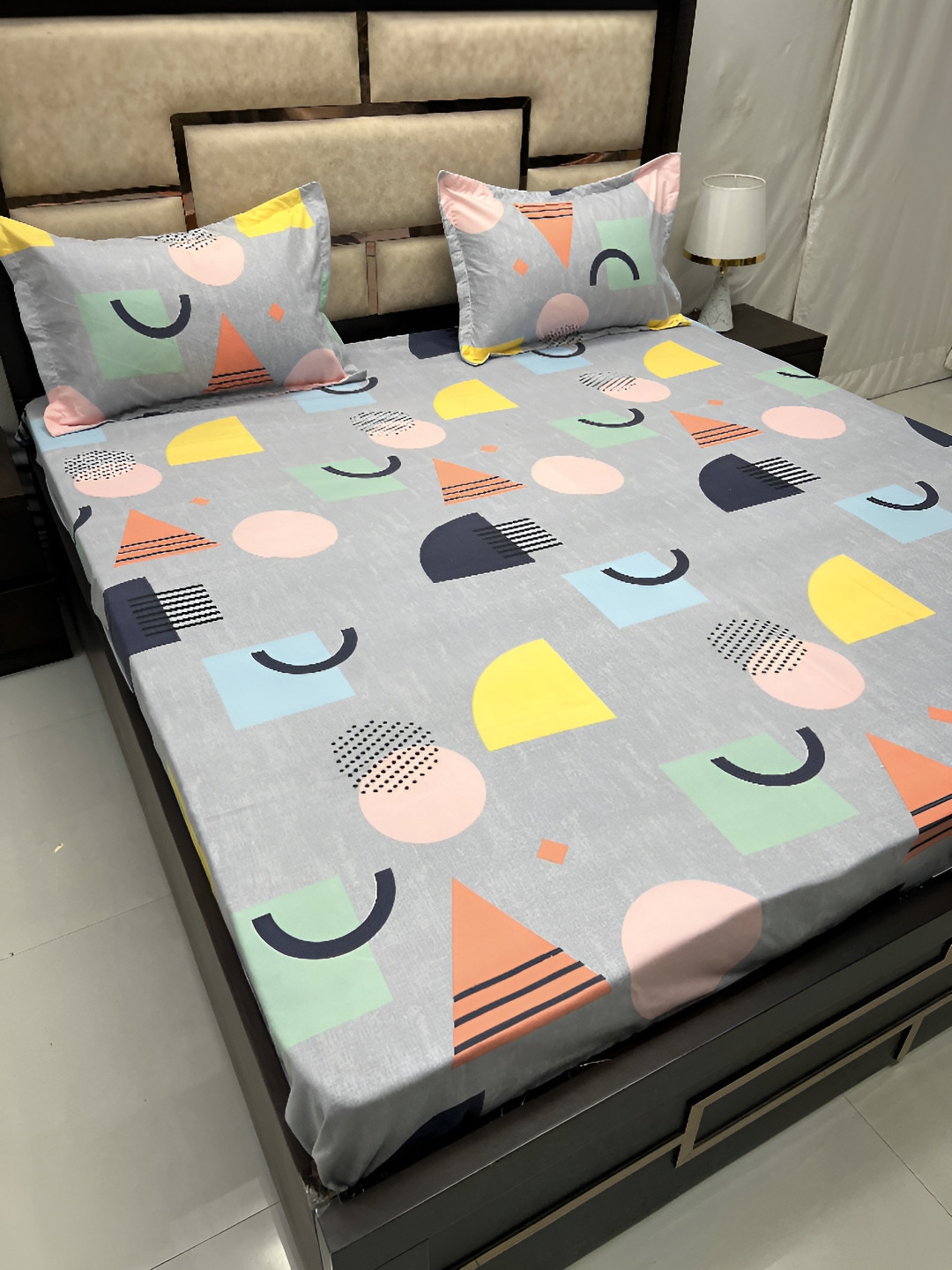 

Pure Decor Amulya Grey & Green Geometric Queen Bedsheet with 2 Pillow Covers