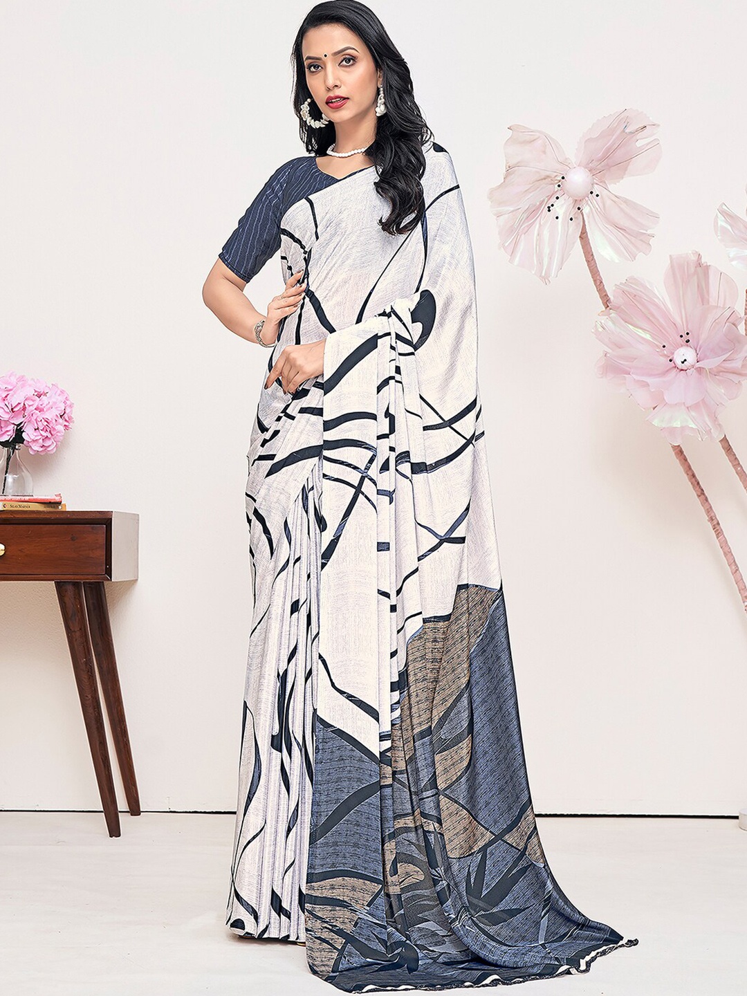 

Mitera Abstract Printed Saree, White