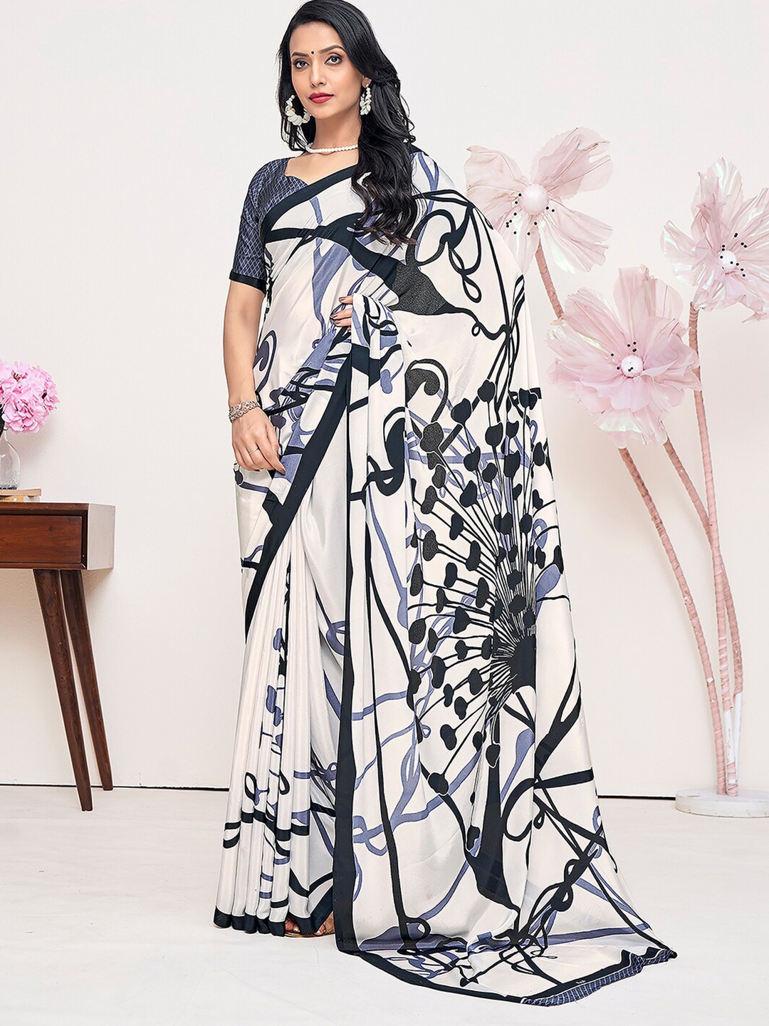 

Mitera White Abstract Printed Bagru Saree