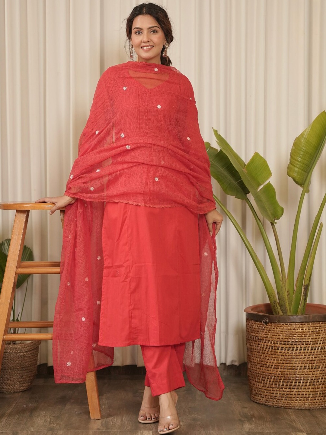 

OneWe Heer Sweetheart Neck Pure Cotton Kurta With Trousers & Dupatta, Red