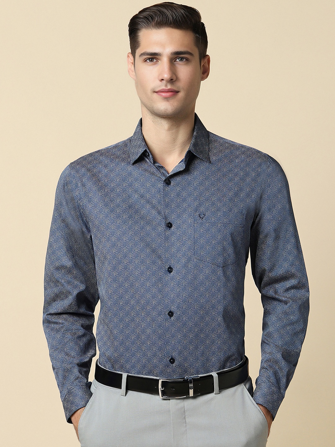 

Allen Solly Men Slim Fit Opaque Formal Shirt, Navy blue