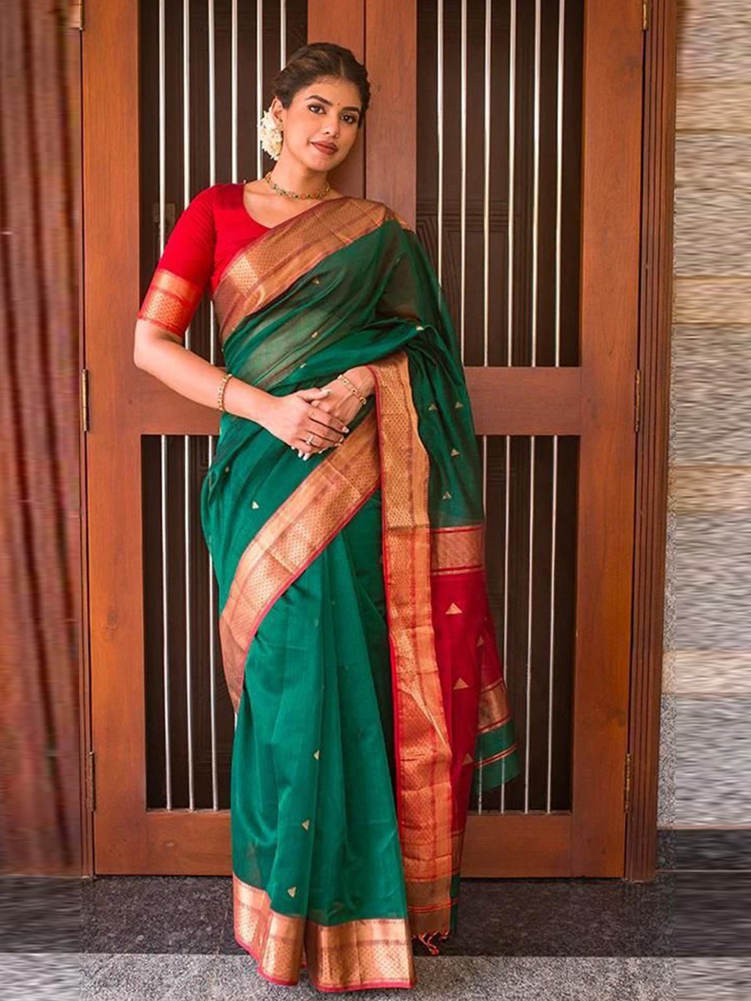 

bansari textiles Ethnic Motifs Woven Design Zari Art Silk Kanjeevaram Saree, Green