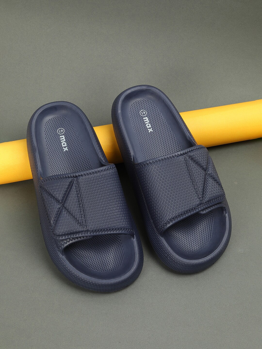 

max Men Textured Sliders, Navy blue