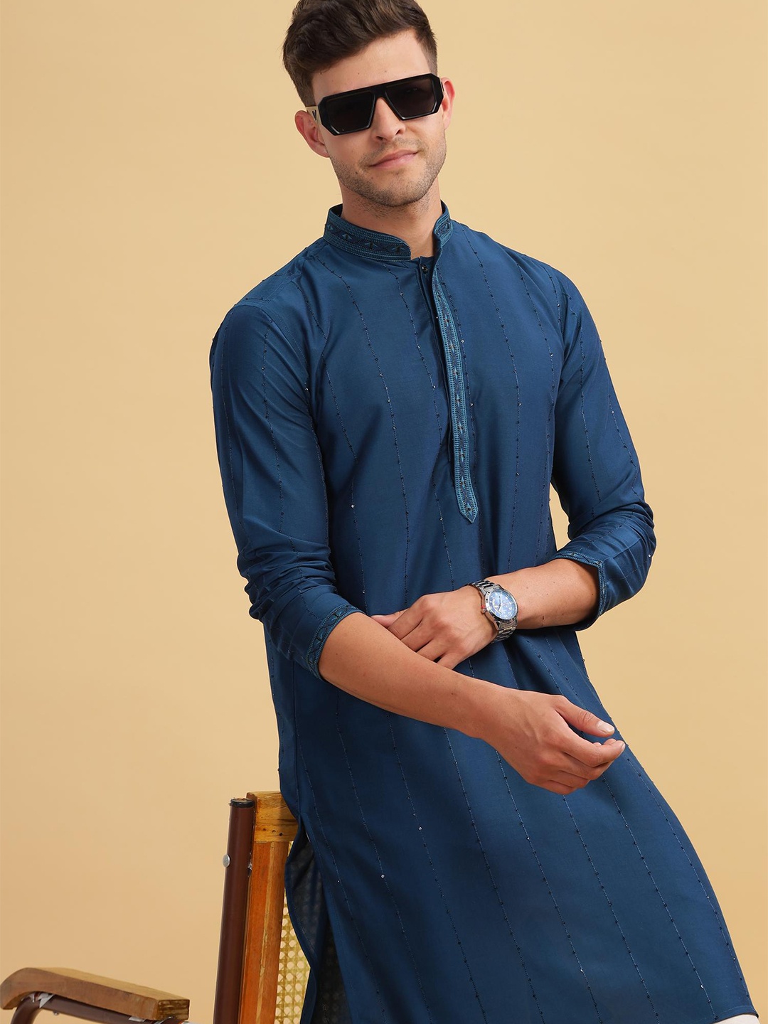 

Anouk Men Striped Thread Work Kurta, Navy blue