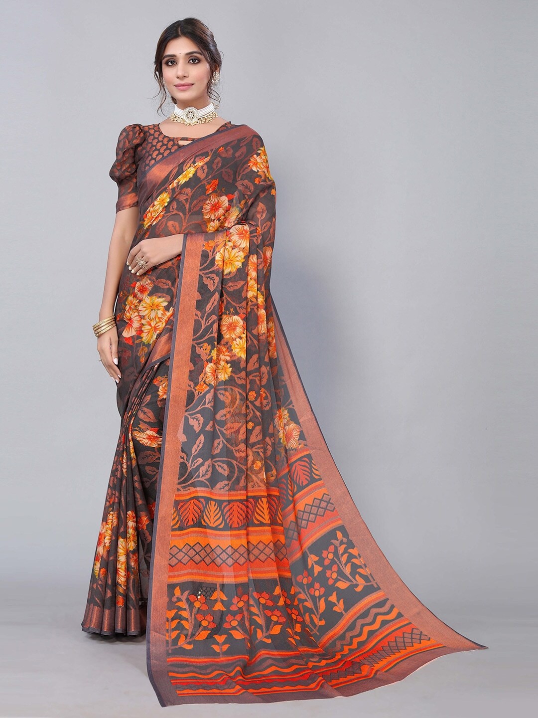 

SANJANA SILK Floral Printed Zari Saree, Grey