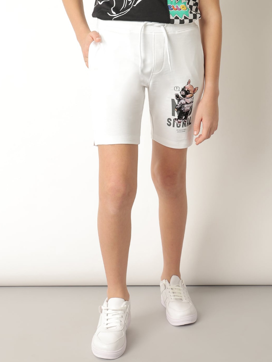 

Jack & Jones Junior Boys Graphic Printed Mid-Rise Cotton Regular Shorts, White