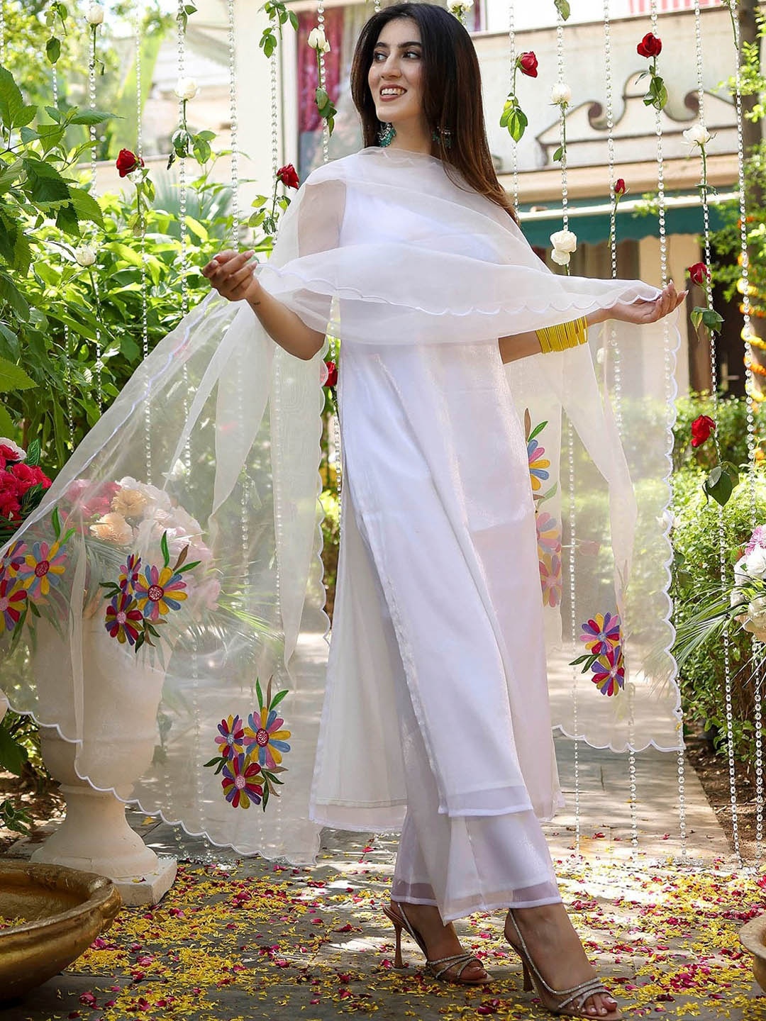 

Lavanya The Label Sleeveless Straight Kurta With Trousers & Dupatta, White