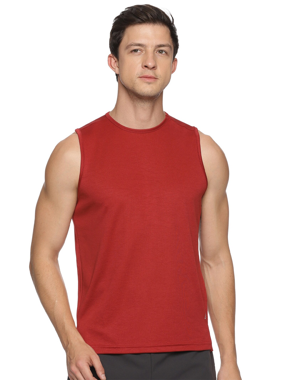 

DOMIN8 Round Neck Sleeveless T-shirt, Maroon