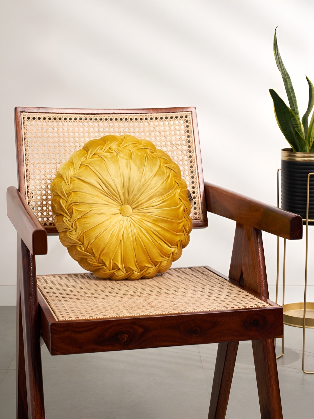 

Living scapes by Pantaloons Yellow Round Cushion Cover