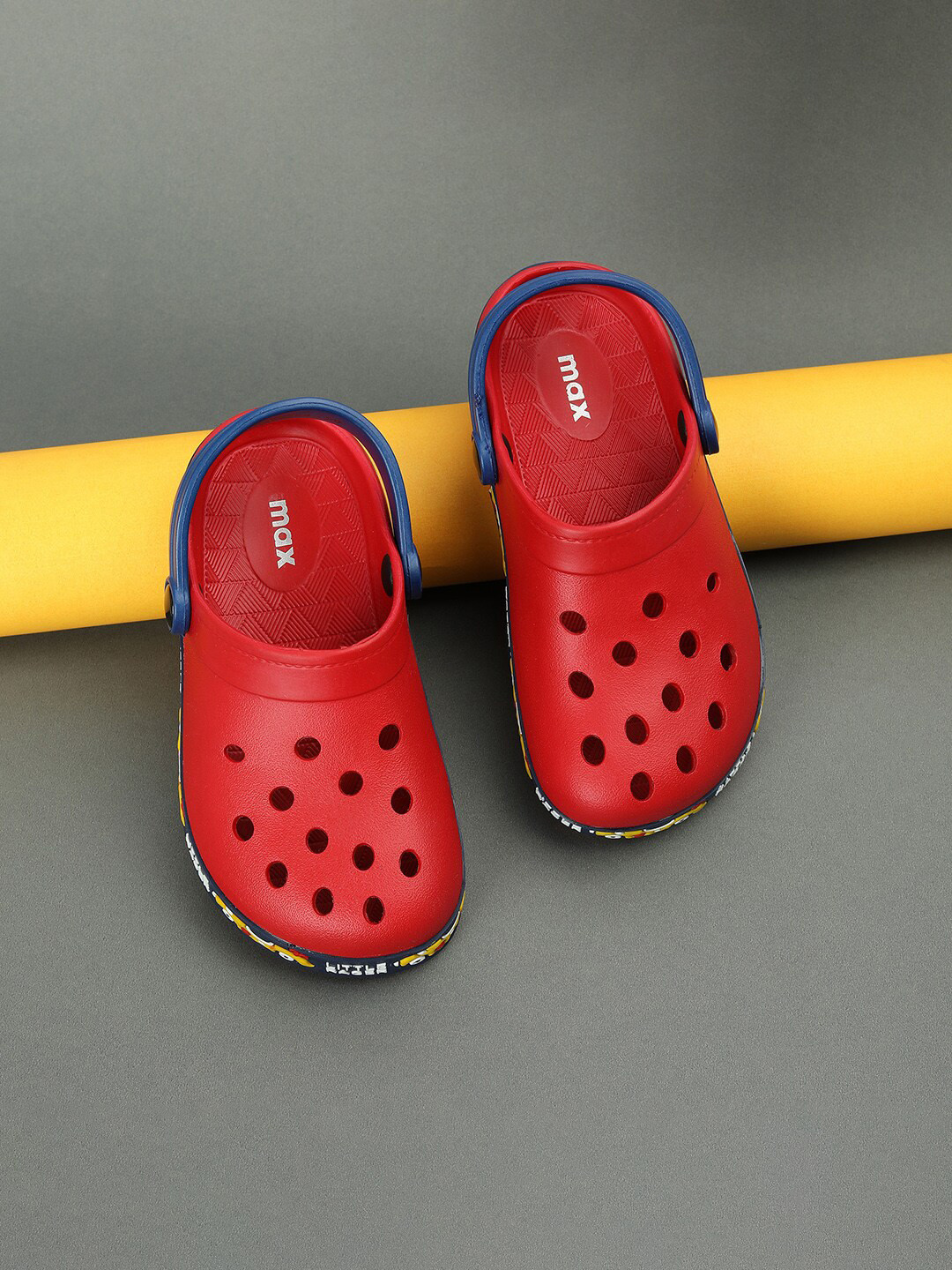 

max Boys Self Design Clogs, Red