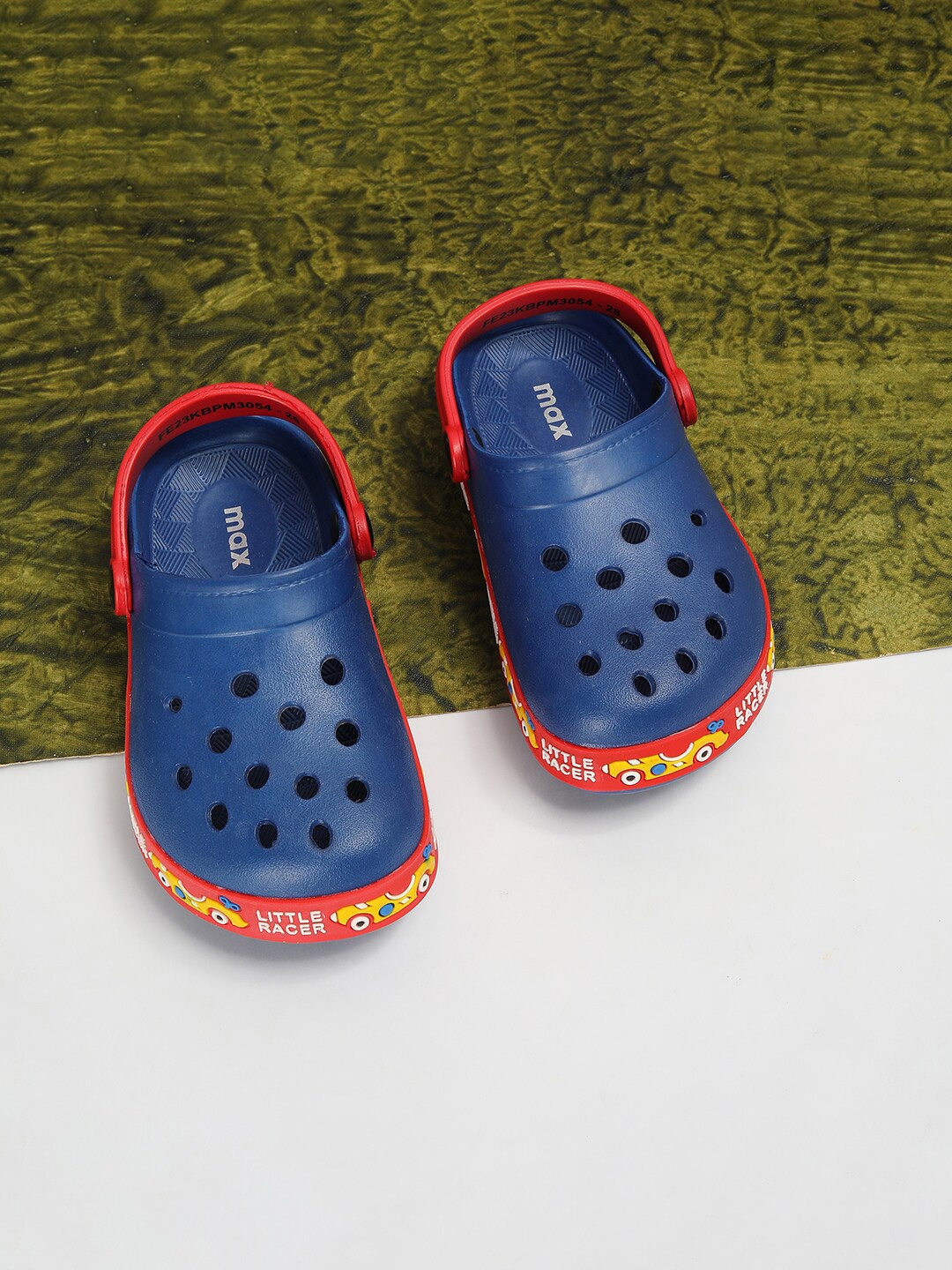 

max Boys Self Design Clogs, Blue