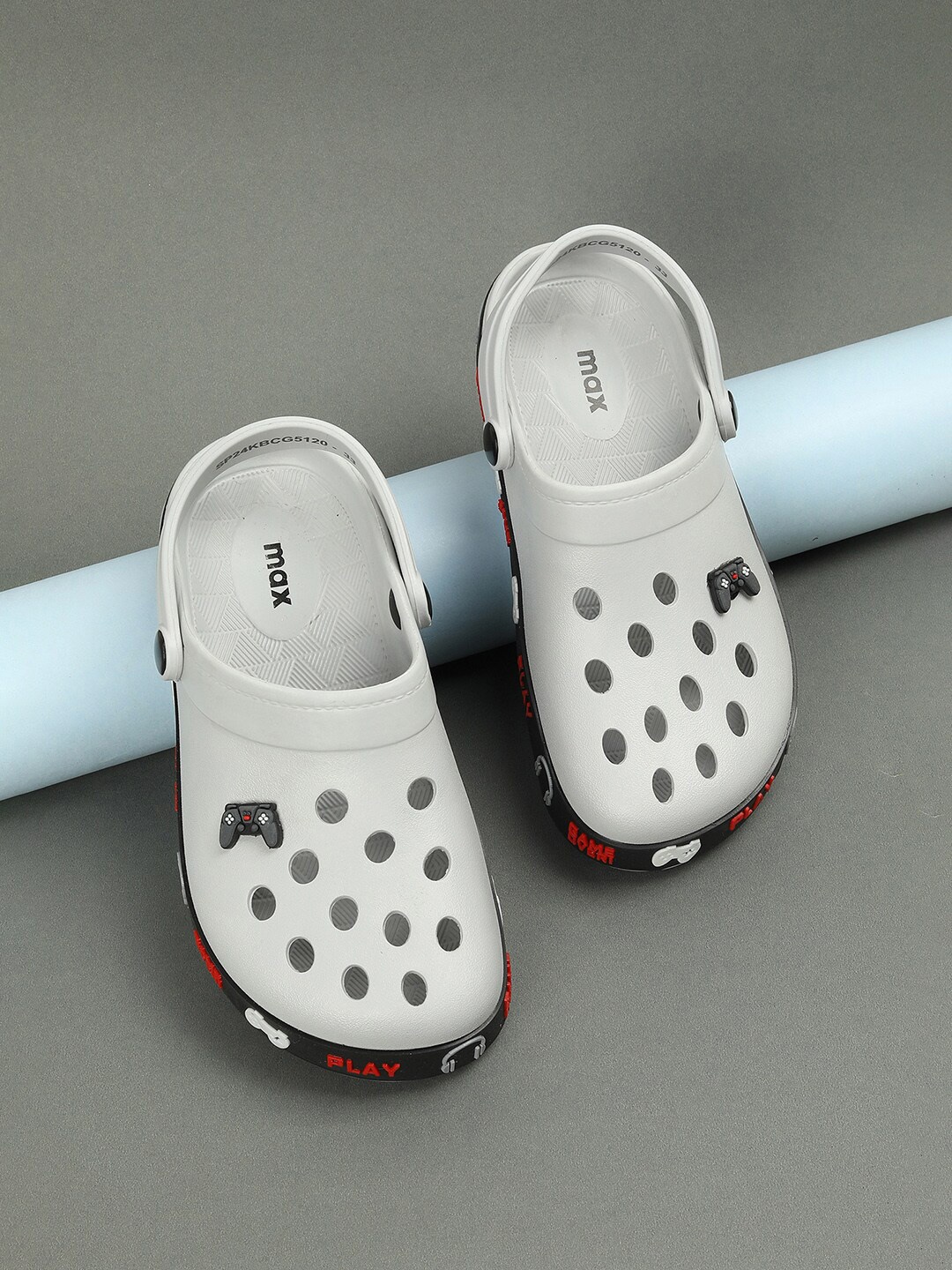 

max Boys Self Design Clogs, Grey