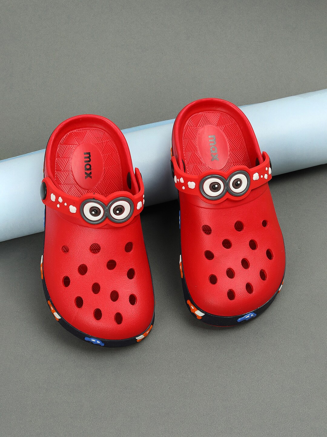 

max Boys Self Design Clogs, Red