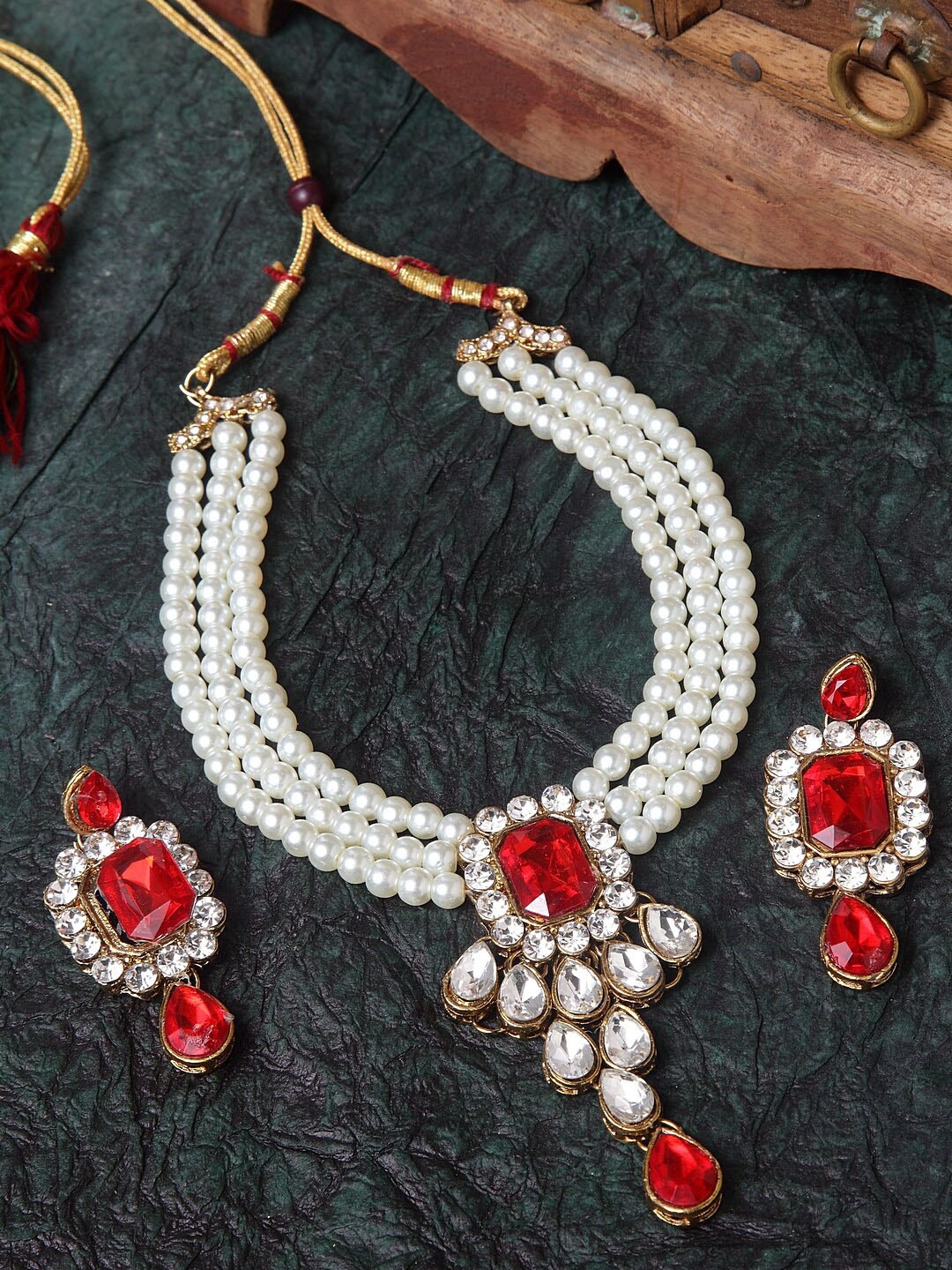 

Shining Diva Gold-Plated Pearl-Beaded & Stone-Studded Jewellery Set