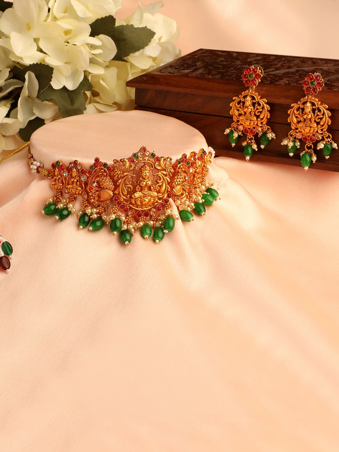 

Shining Diva Gold-Plated Pearl-Beaded Jewellery Set