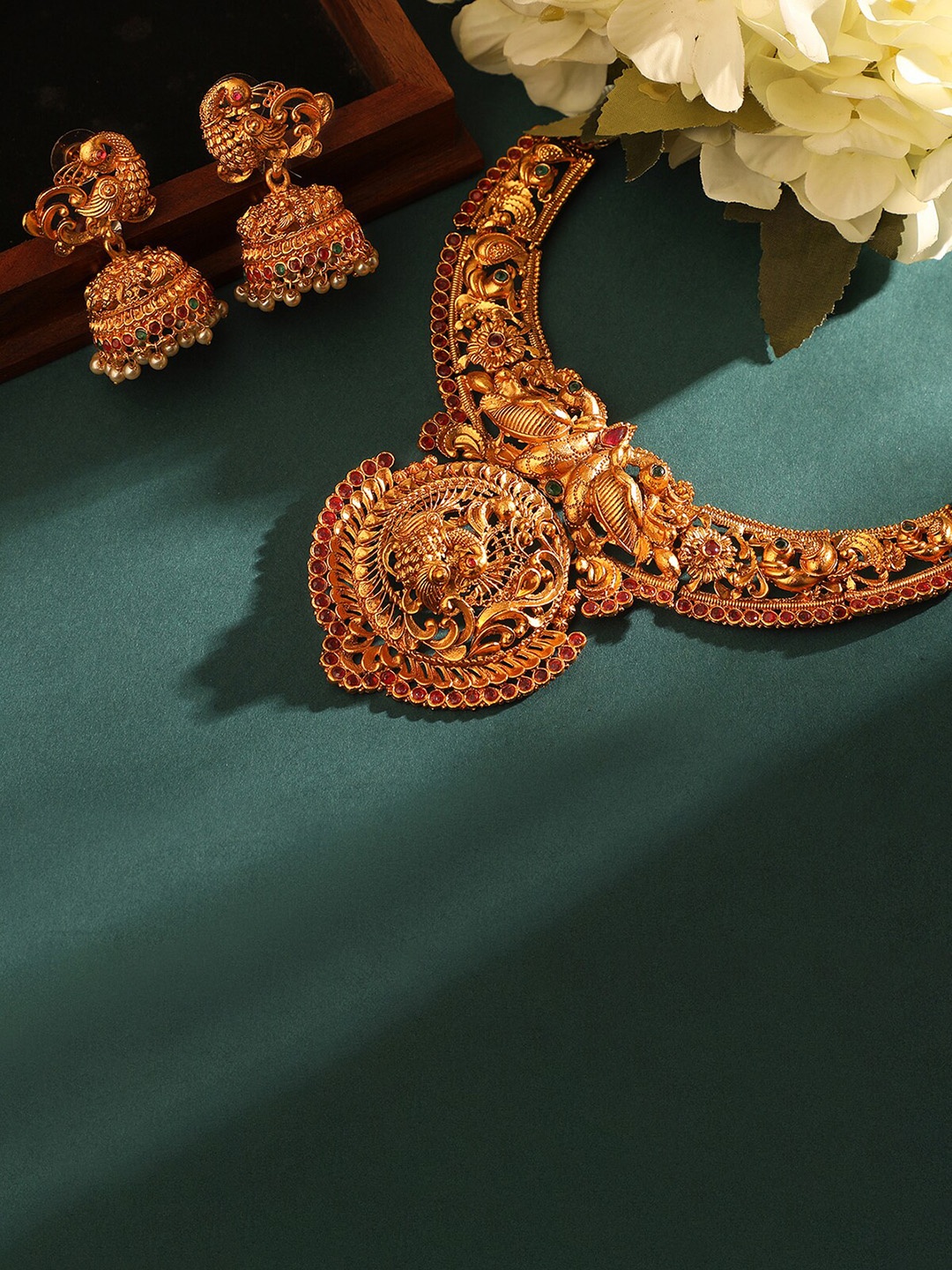

Shining Diva Gold-Plated Pearl-Beaded Jewellery Set