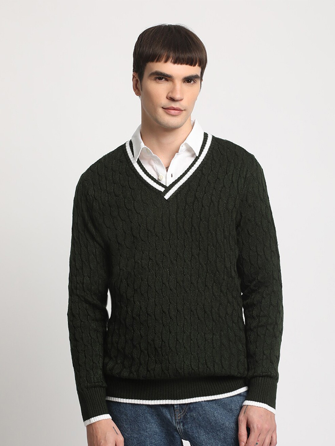 

THE BEAR HOUSE Cable Knit V-Neck Acrylic Pullover, Green