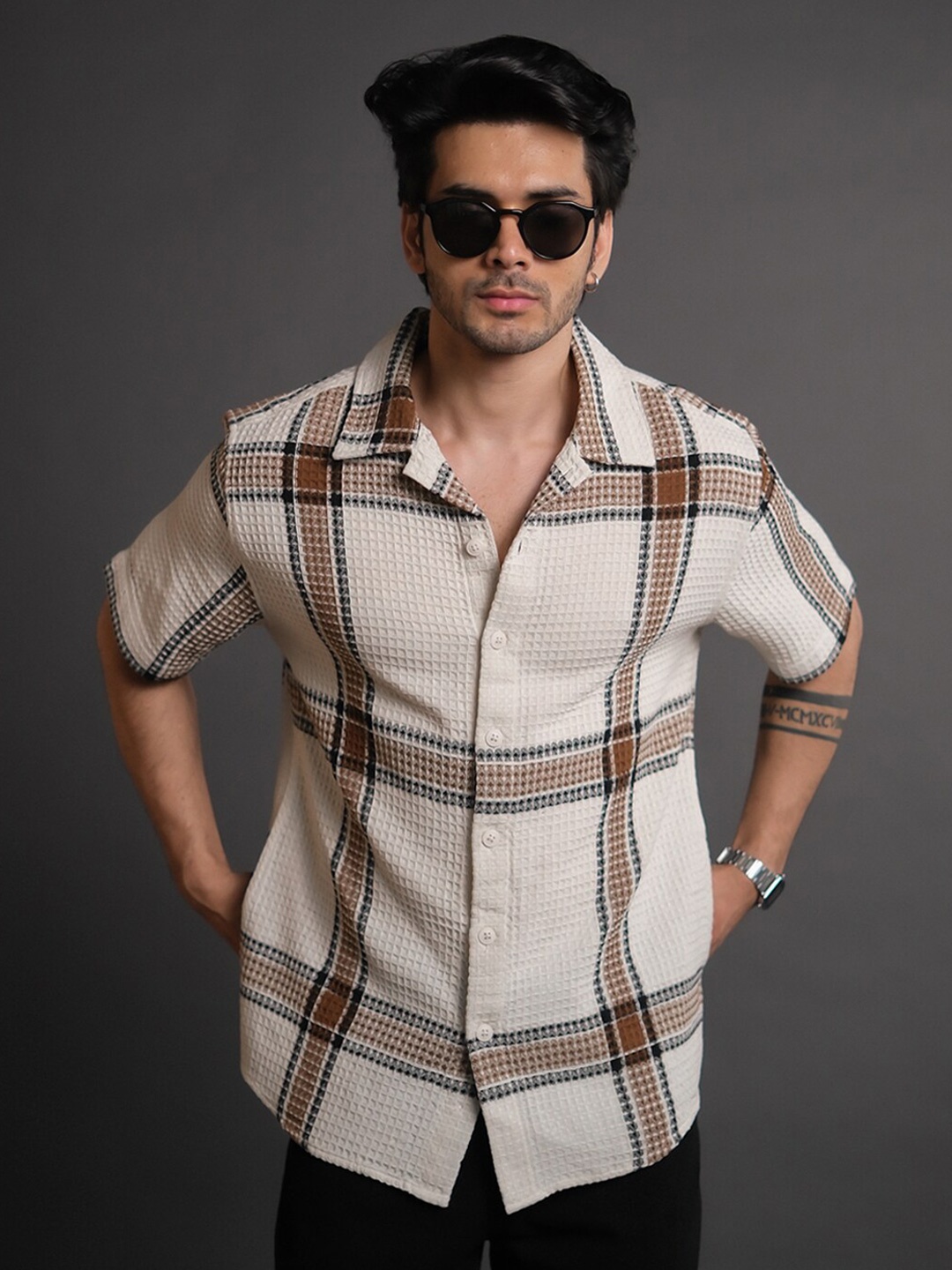 

Powerlook Off White India Slim Tartan Checked Cuban Collar Short Sleeves Shacket