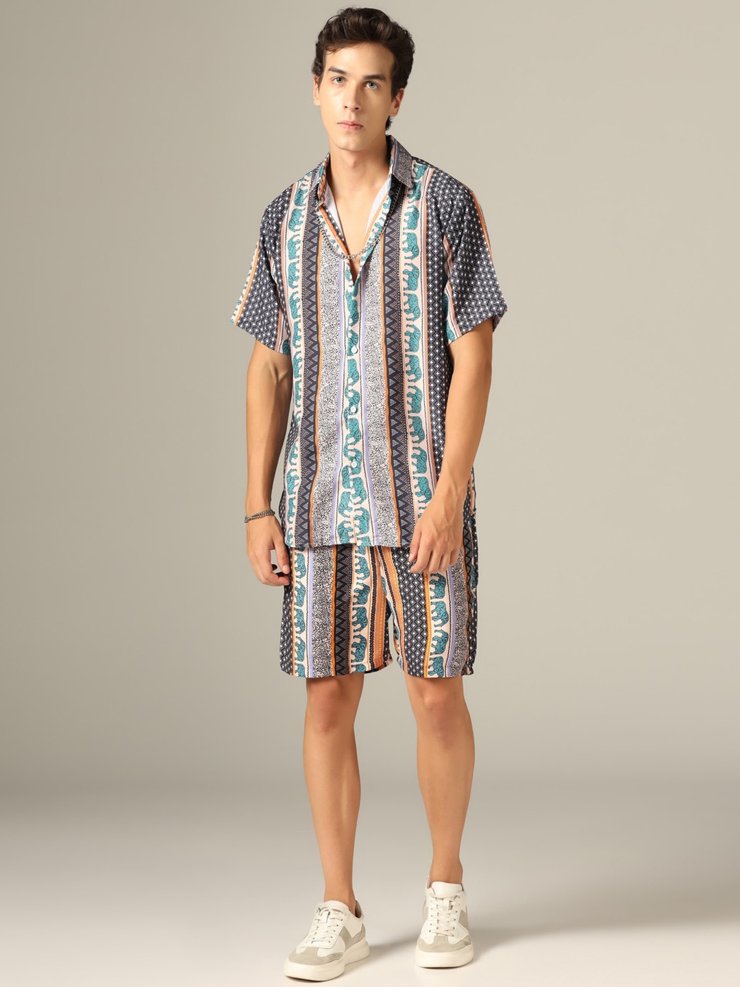 

GRECIILOOKS Printed Shirt With Shorts Co-Ords, Grey