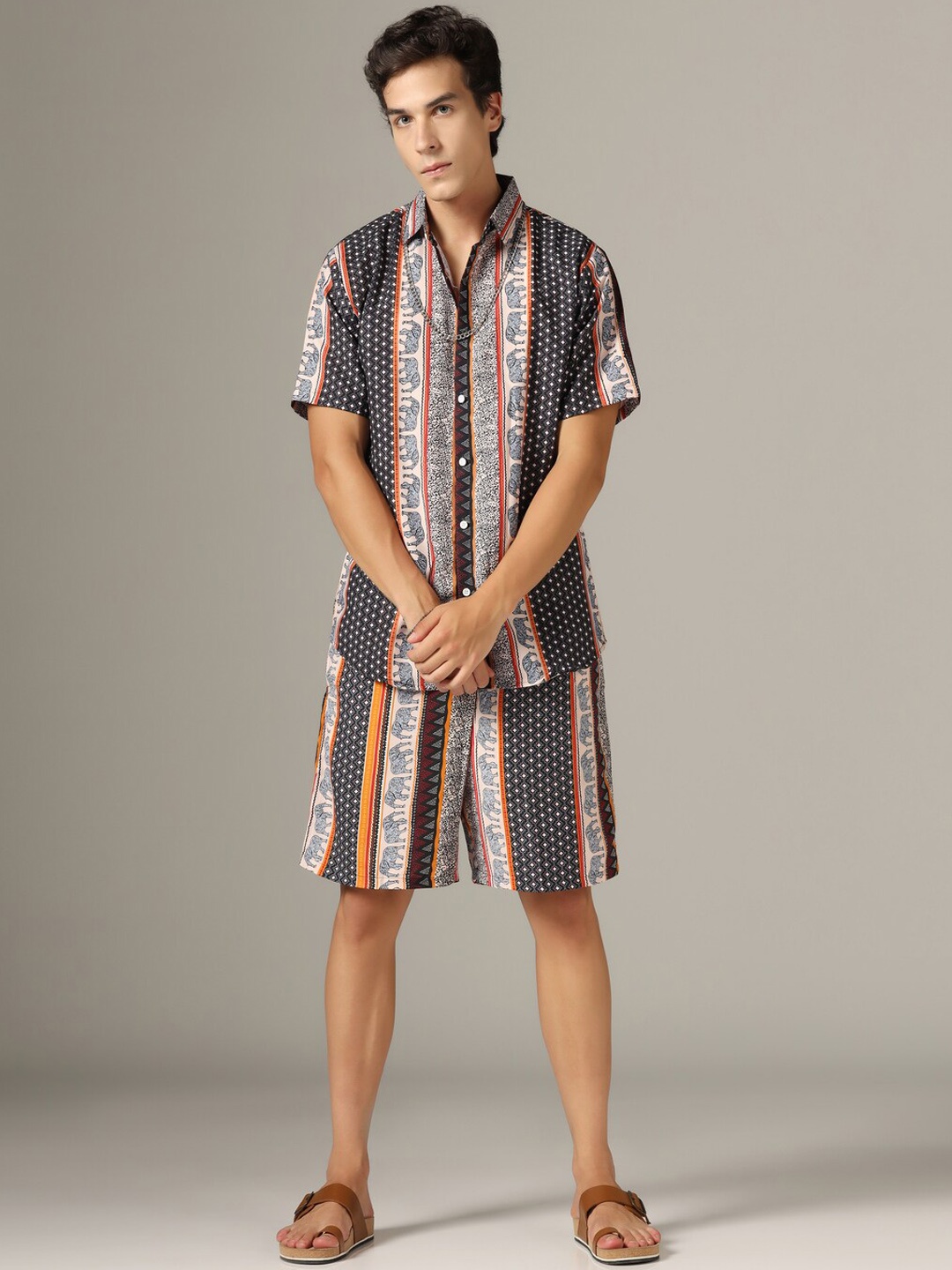 

GRECIILOOKS Ethnic Motif Printed Shirt And Shorts, Off white
