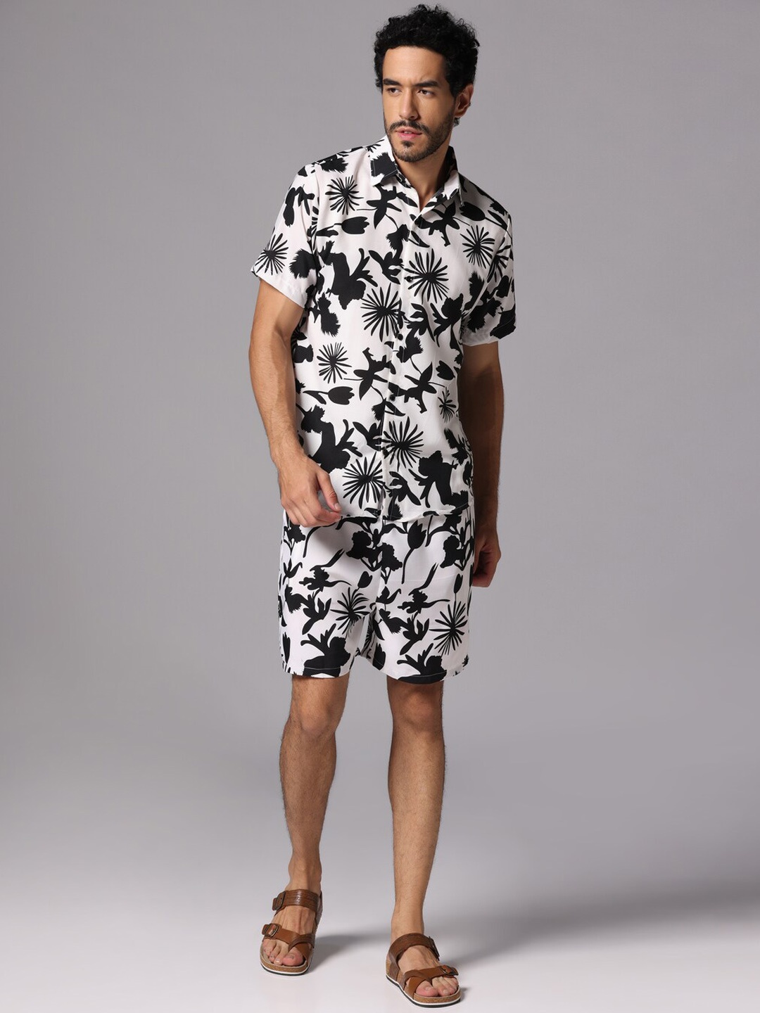 

GRECIILOOKS Printed Shirt With Shorts Co-Ords, Black