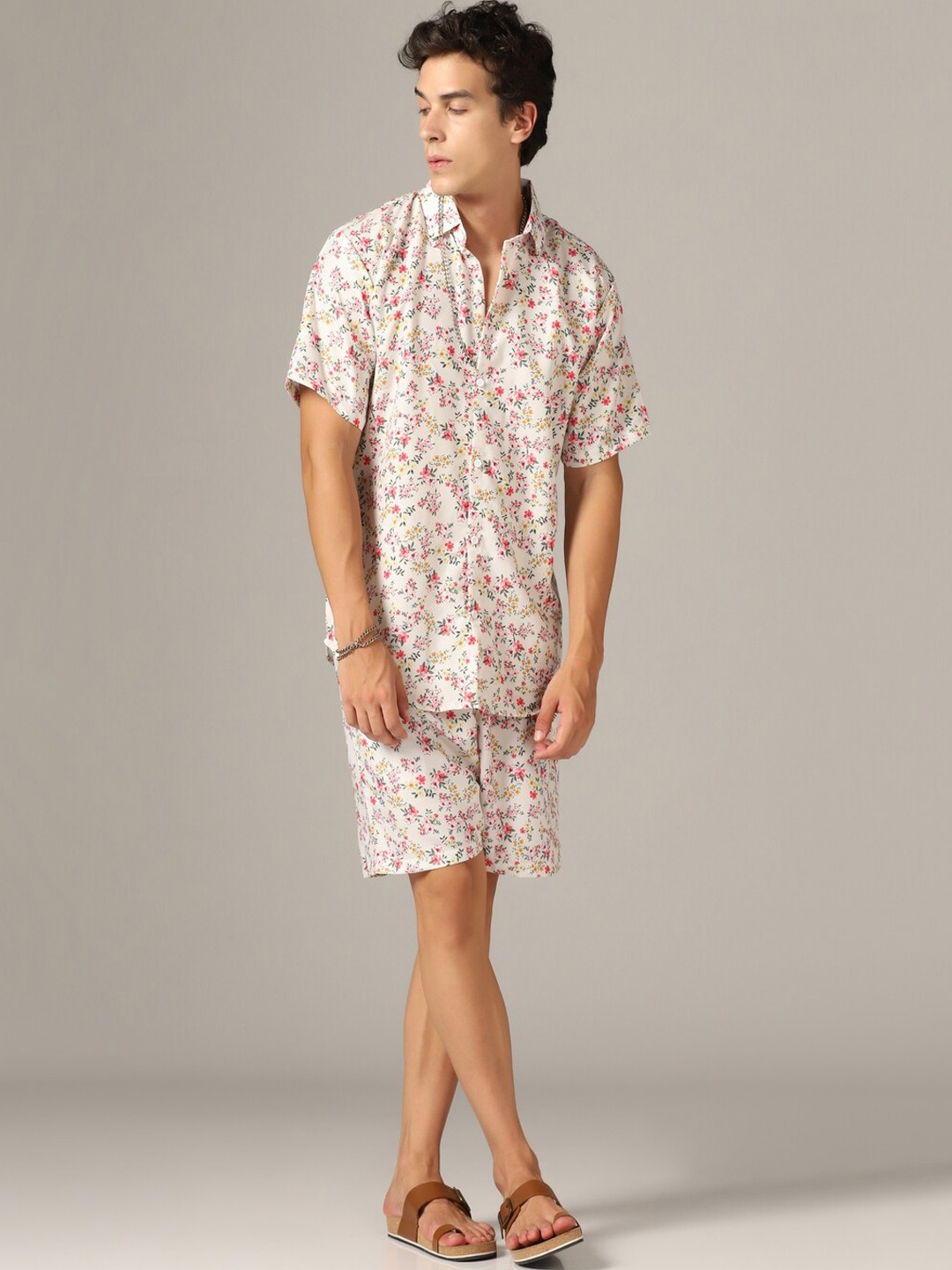

GRECIILOOKS Floral Printed Shirt With Shorts, Off white