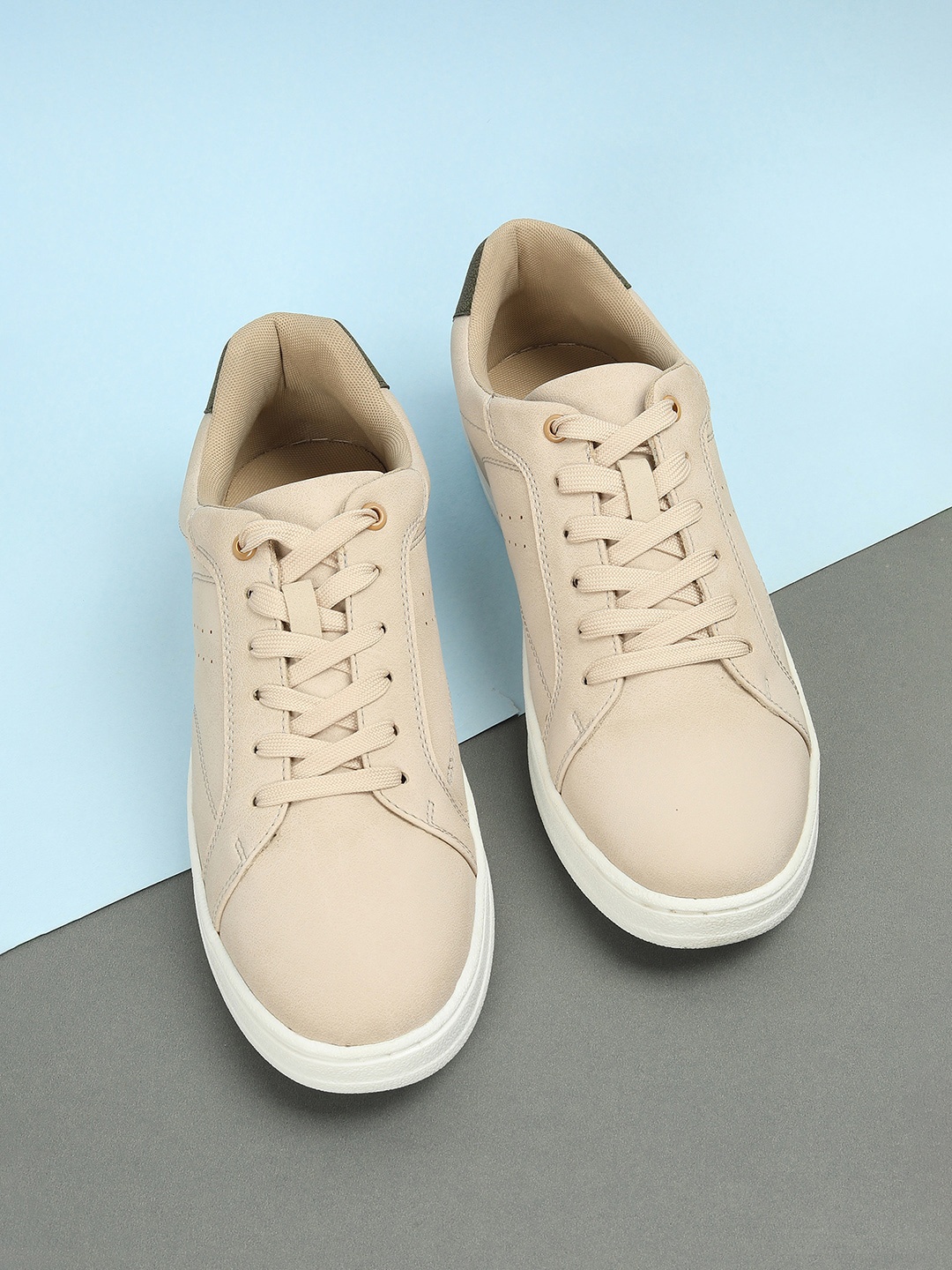 

max Men Round Toe Lace Up Sneakers, Beige