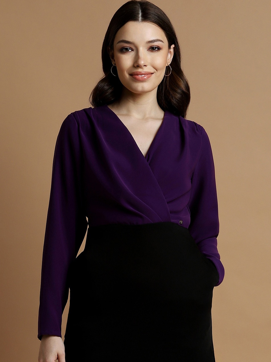 

Allen Solly Woman Colourblocked V-Neck Long Sleeves Gathered Sheath Dress, Purple