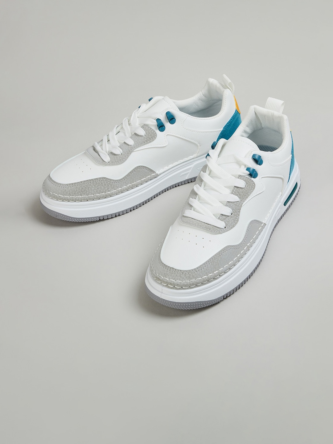 

max Men Colourblocked Comfort Insole Lace-Up Sneakers, White