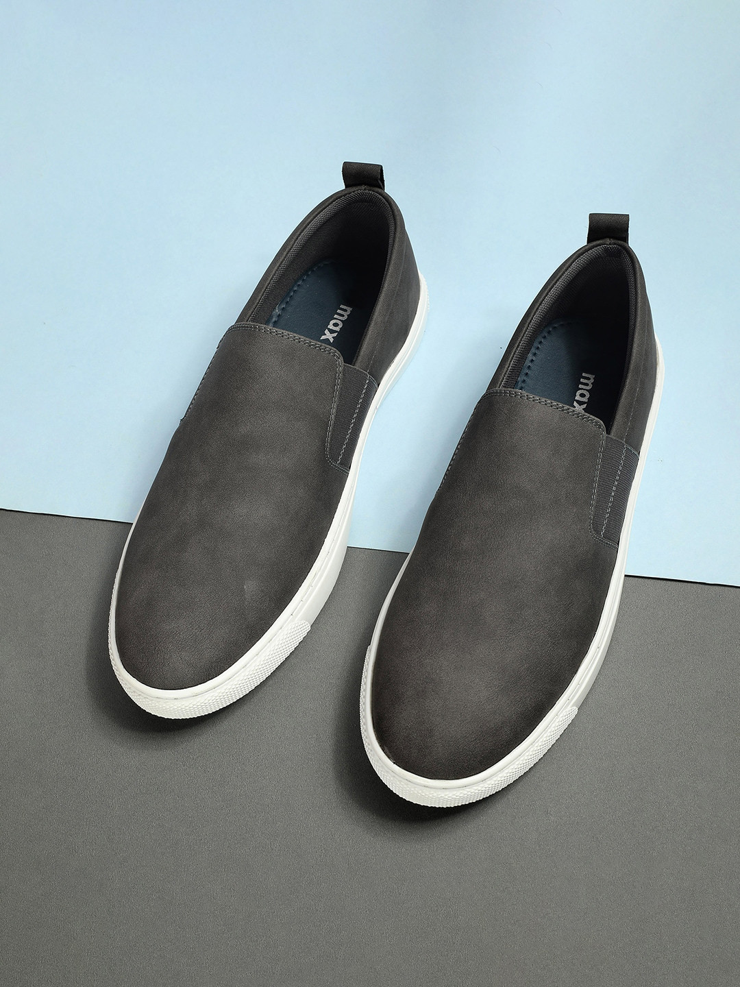

max Men Round Toe Slip-On Sneakers, Grey