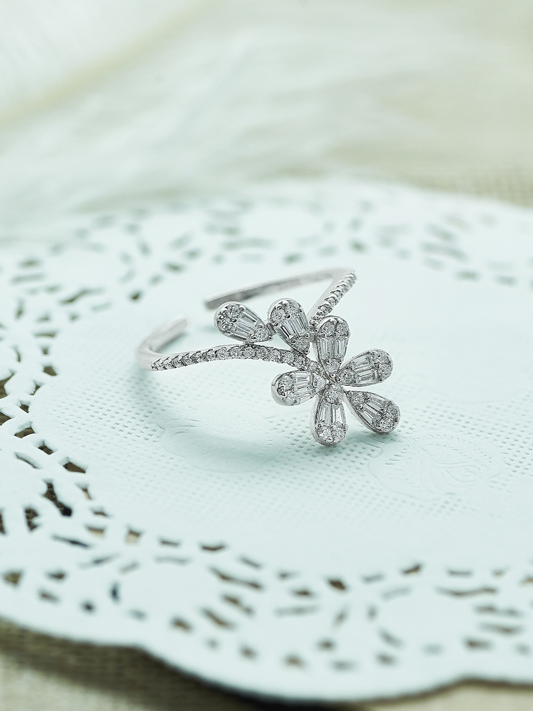 

SILBERRY 925 Sterling Silver Silver-Plated Cubic Zirconia Studded Ring