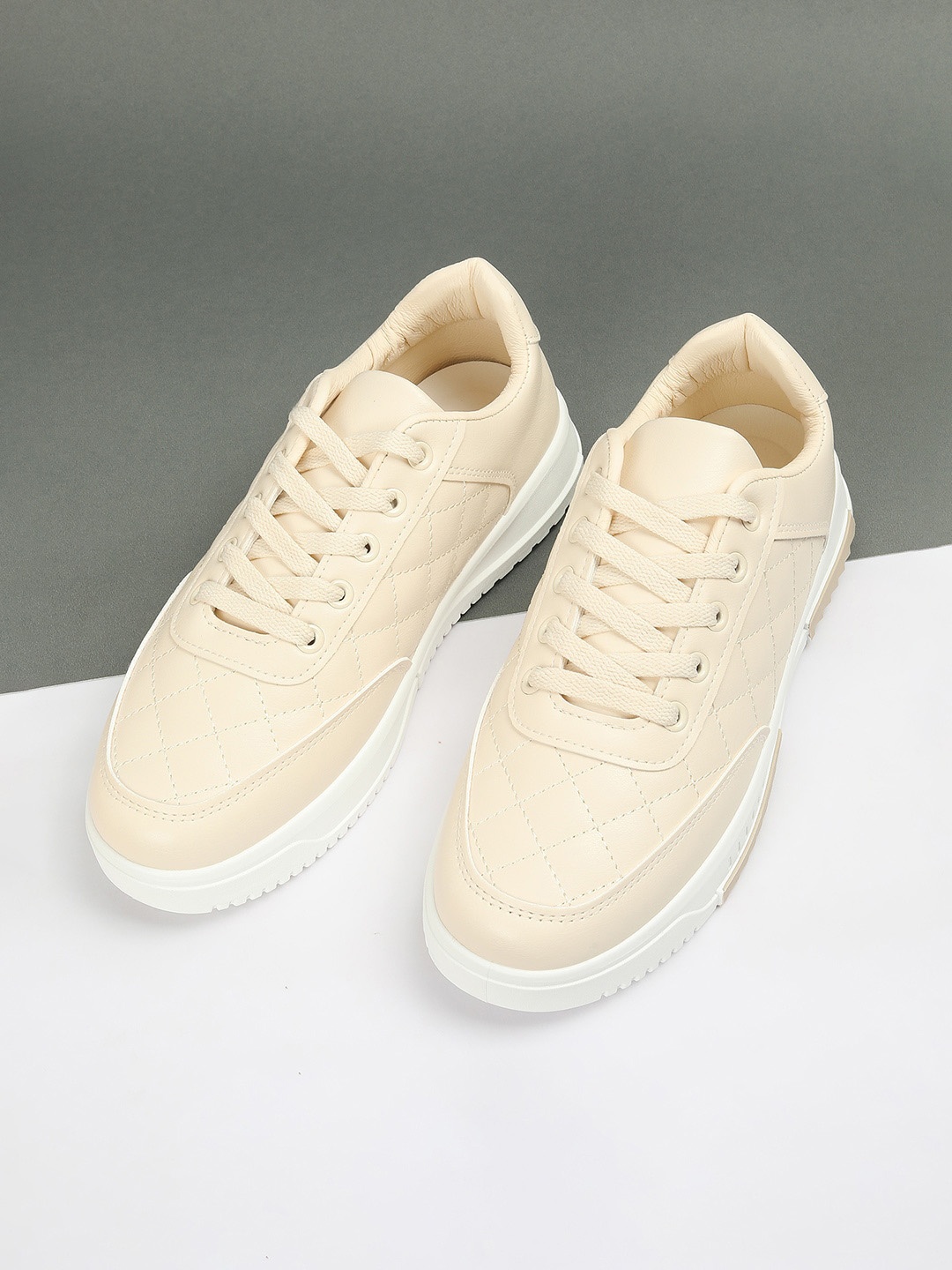 

max Girls Round Toe Lace Up Sneakers, Beige