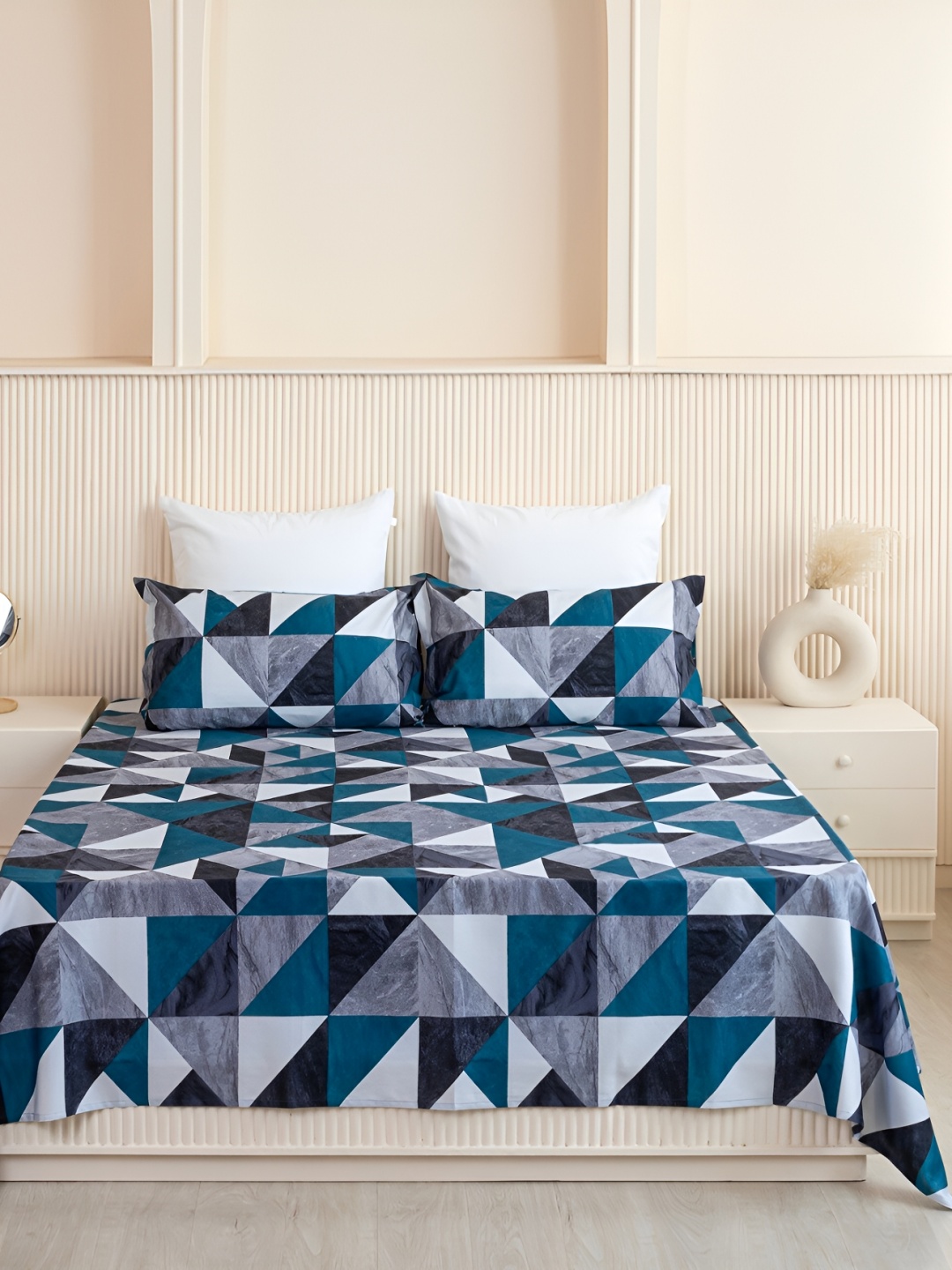 

HOMEMONDE Grey & Blue Geometric Cotton 210 TC Single Bedsheet With 2 Pillow Covers