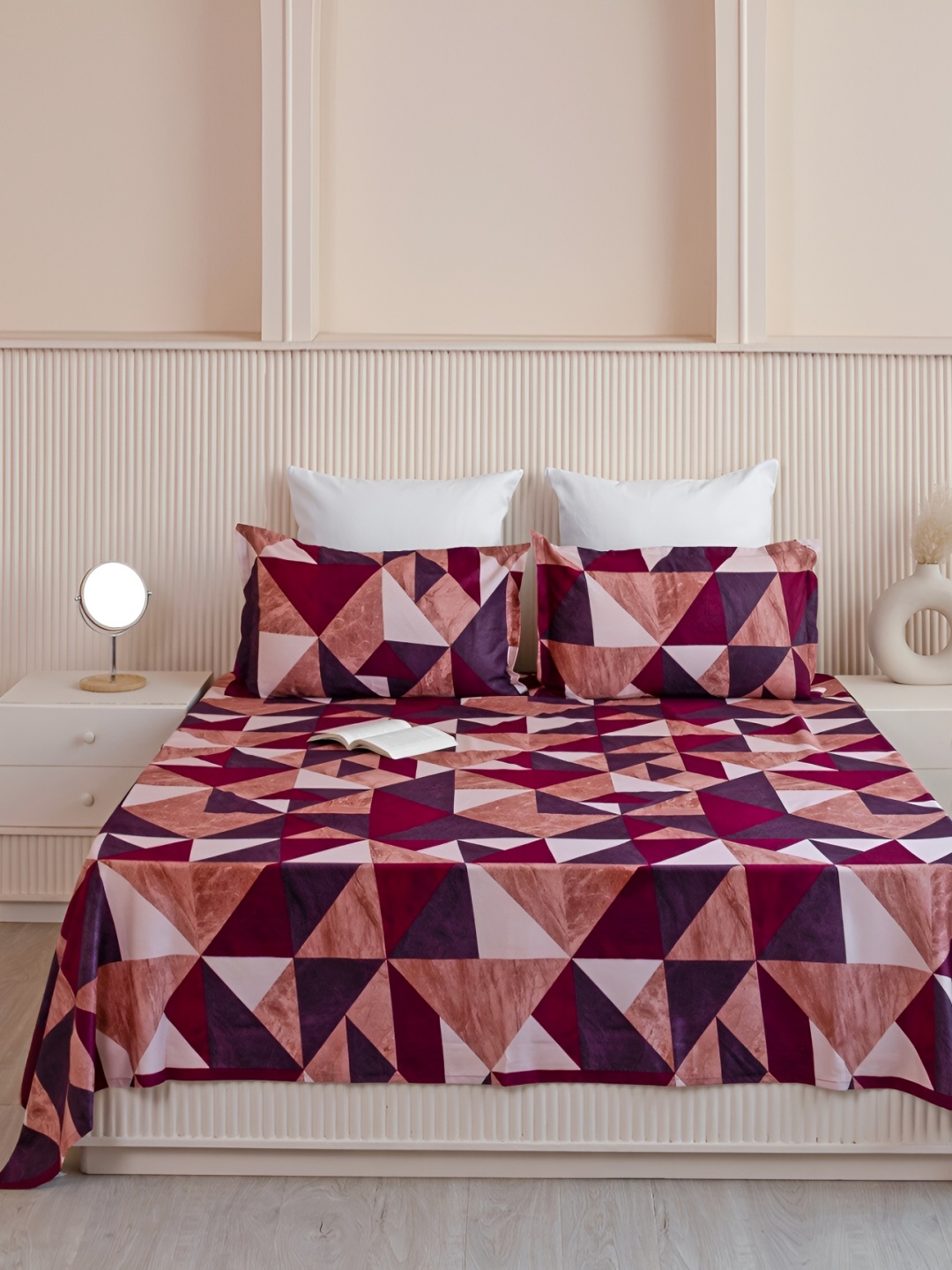 

HOMEMONDE Purple & Brown Geometric Cotton 210 TC King Bedsheet With 2 Pillow Covers