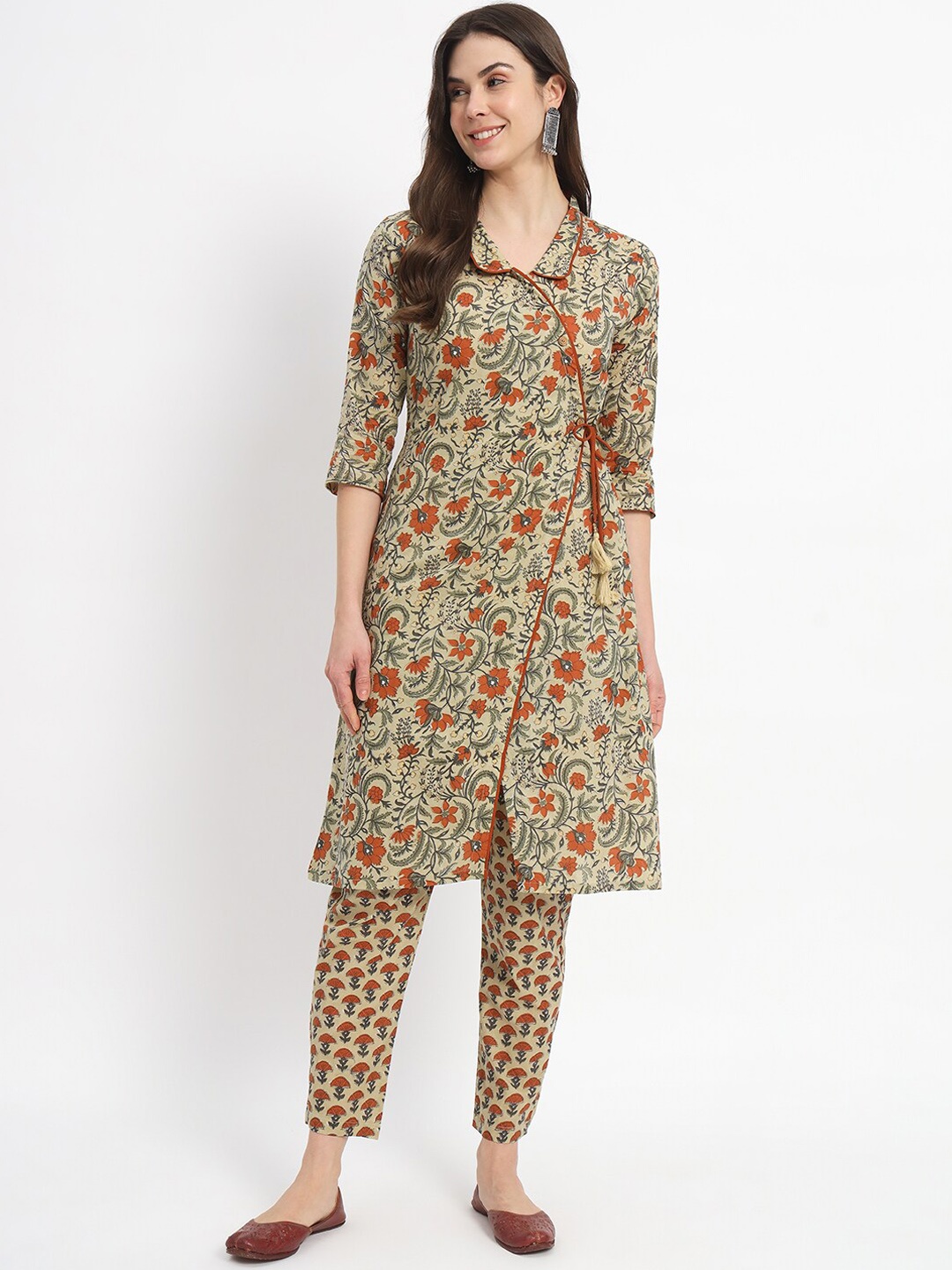 

SALWAT Floral Printed Shirt Collar Tie Up Angrakha Kurta With Trouser, Brown
