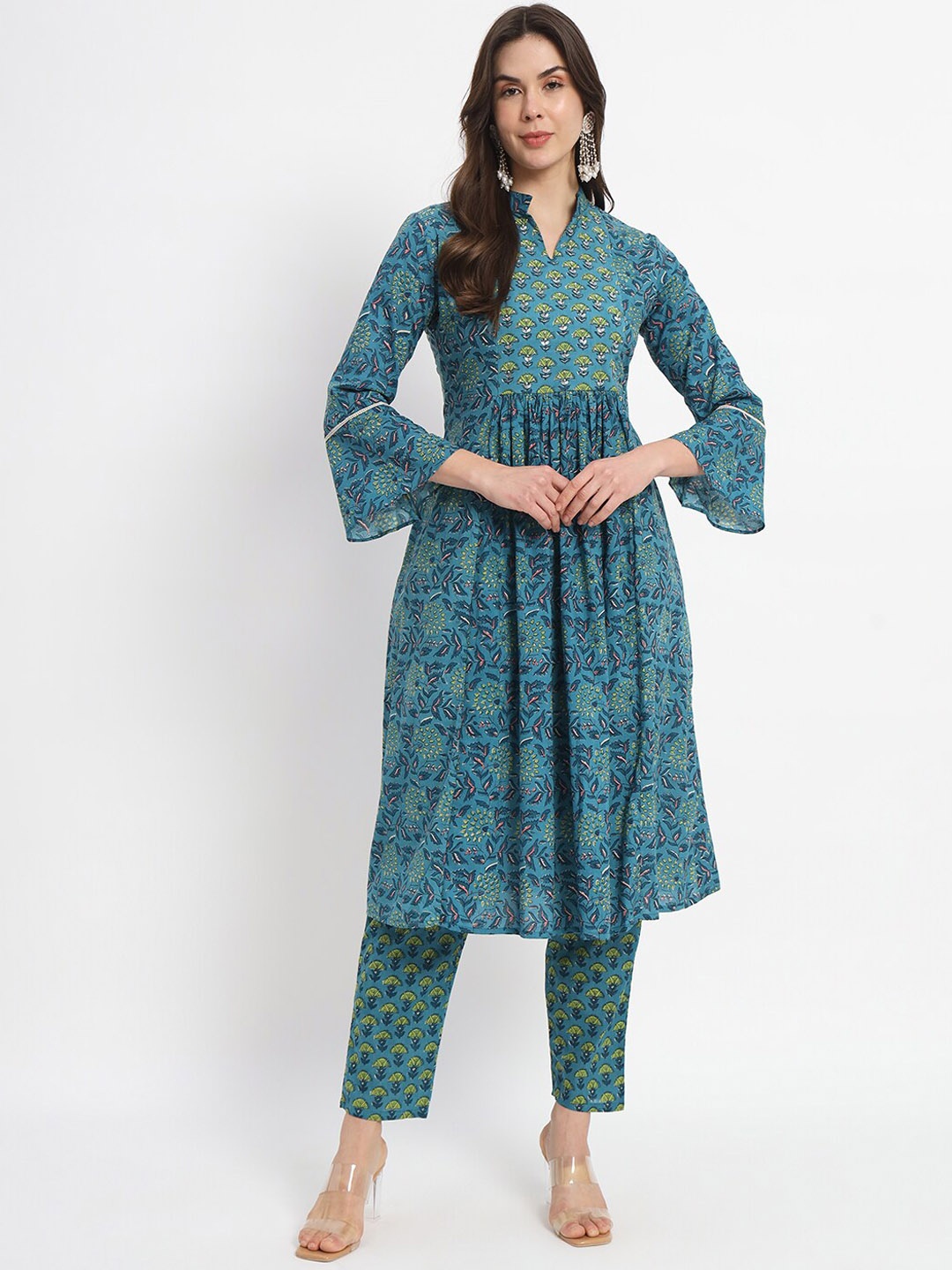 

SALWAT Floral Printed Mandarin Collar Bell Sleeves Empire Kurta With Trousers, Blue