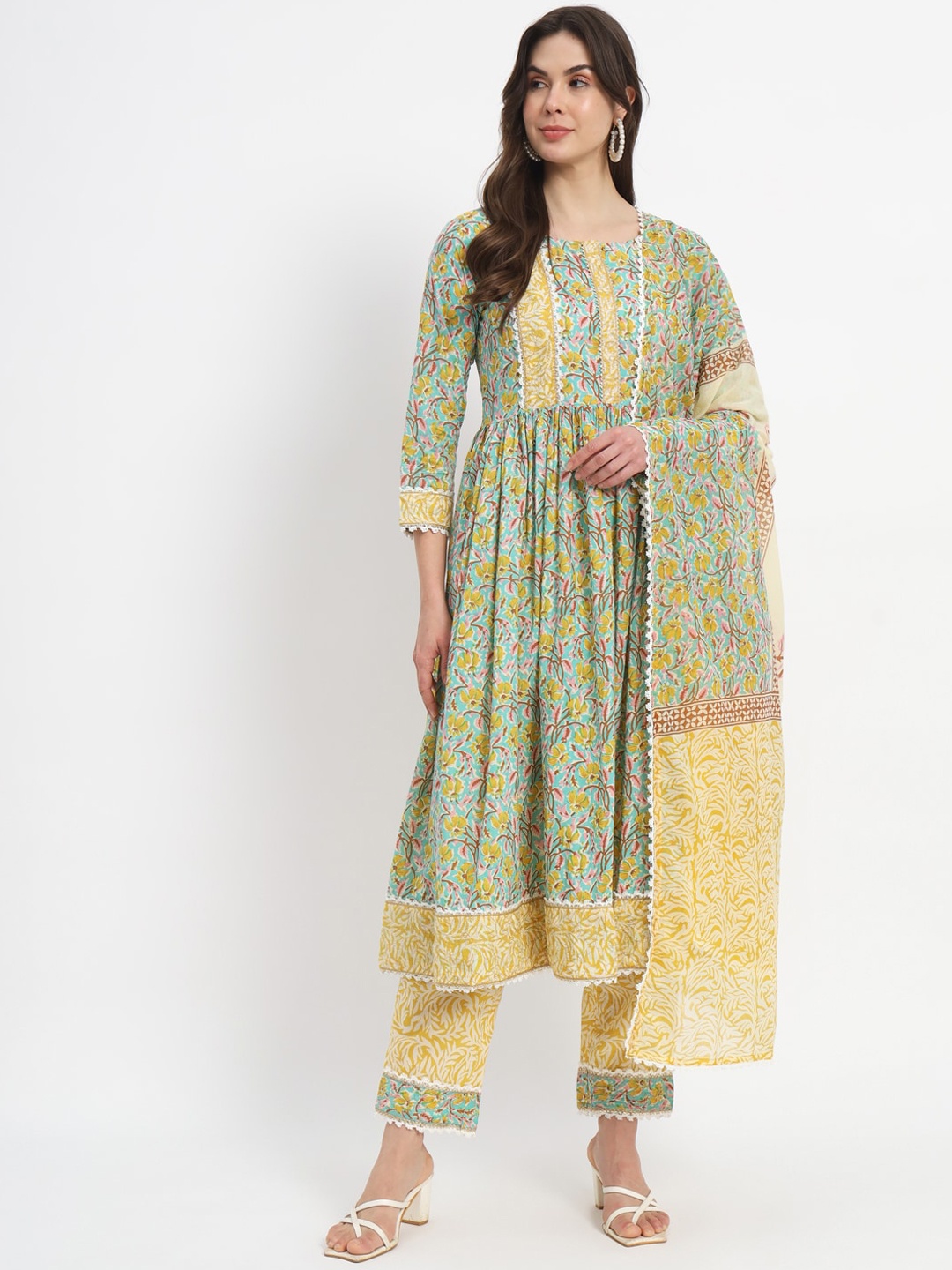 

SALWAT Floral Printed Gotta Patti Anarkali Kurta With Trouser & Dupatta, Green