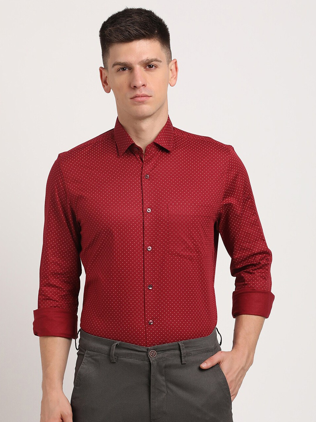 

Turtle Standard Slim Fit Micro Ditsy Printed Pure Cotton Formal Shirt, Red