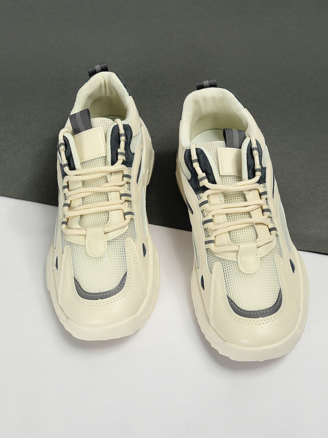 

max Men Textured Lace-Up Running Shoes, Beige