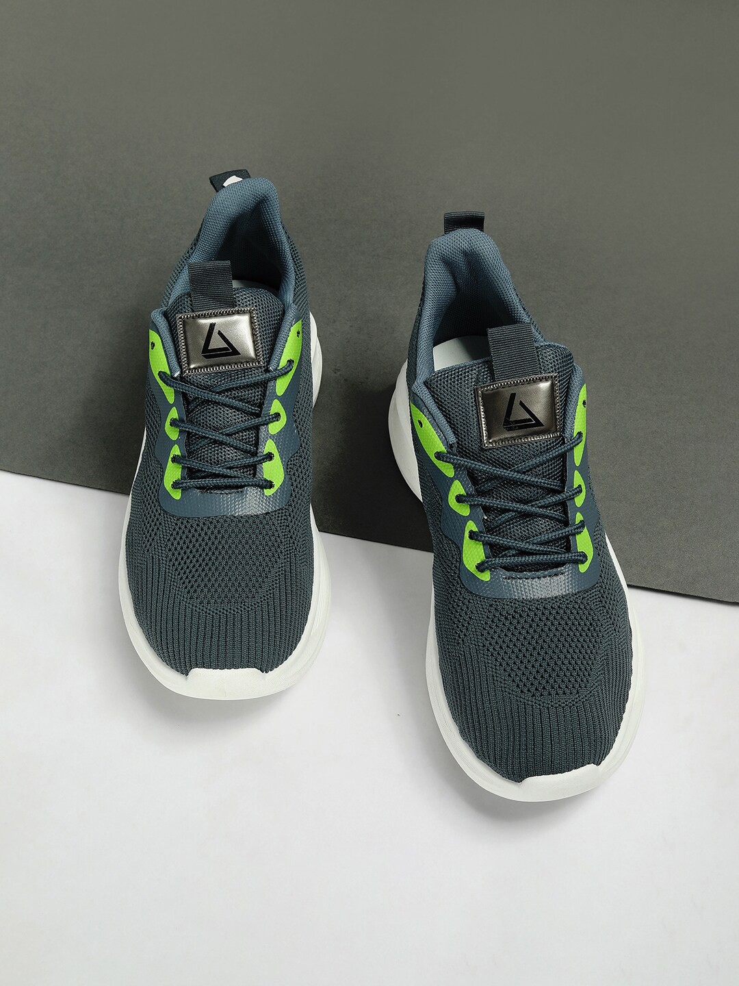 

max Men Textured Lace-Up Running Shoes, Blue