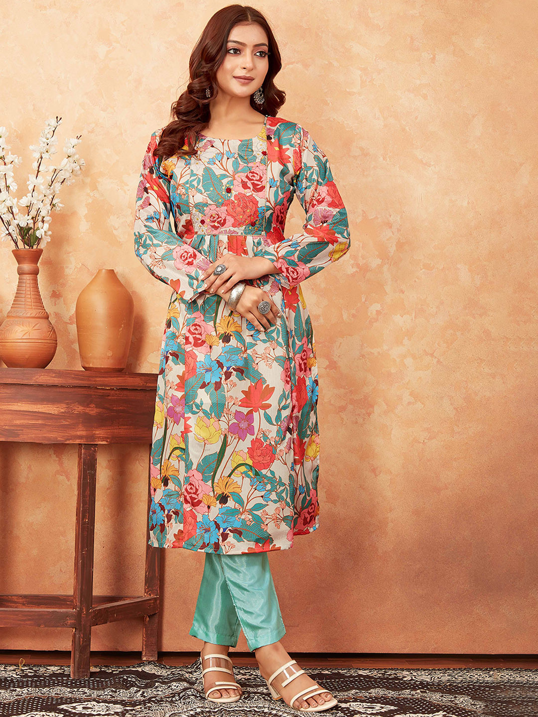 

Punrwa Floral Printed Regular Sequinned Kurta with Trousers, Red