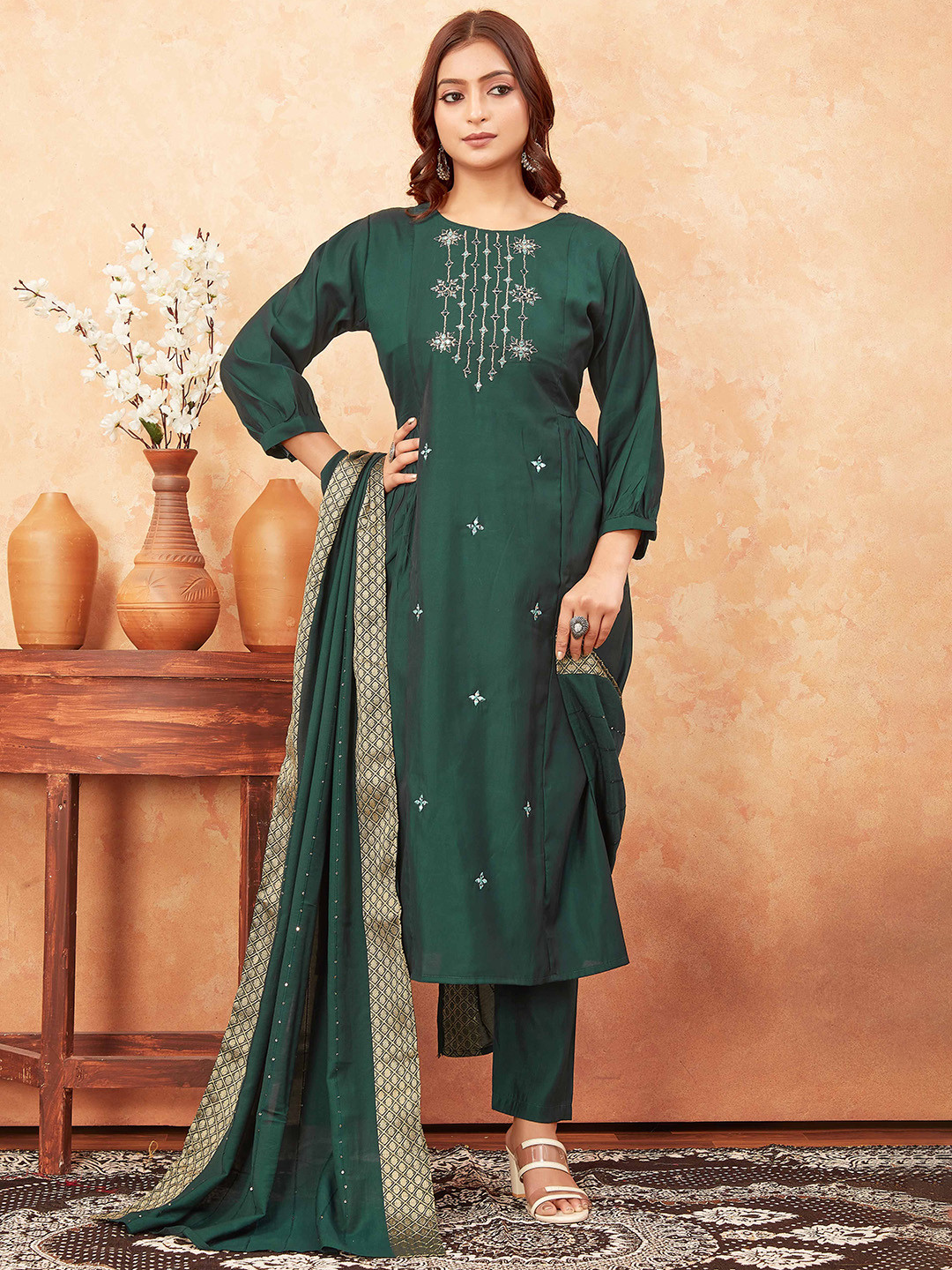 

Punrwa Ethnic Motifs Embroidered Regular Raw Silk Kurta & Trousers With Dupatta, Green
