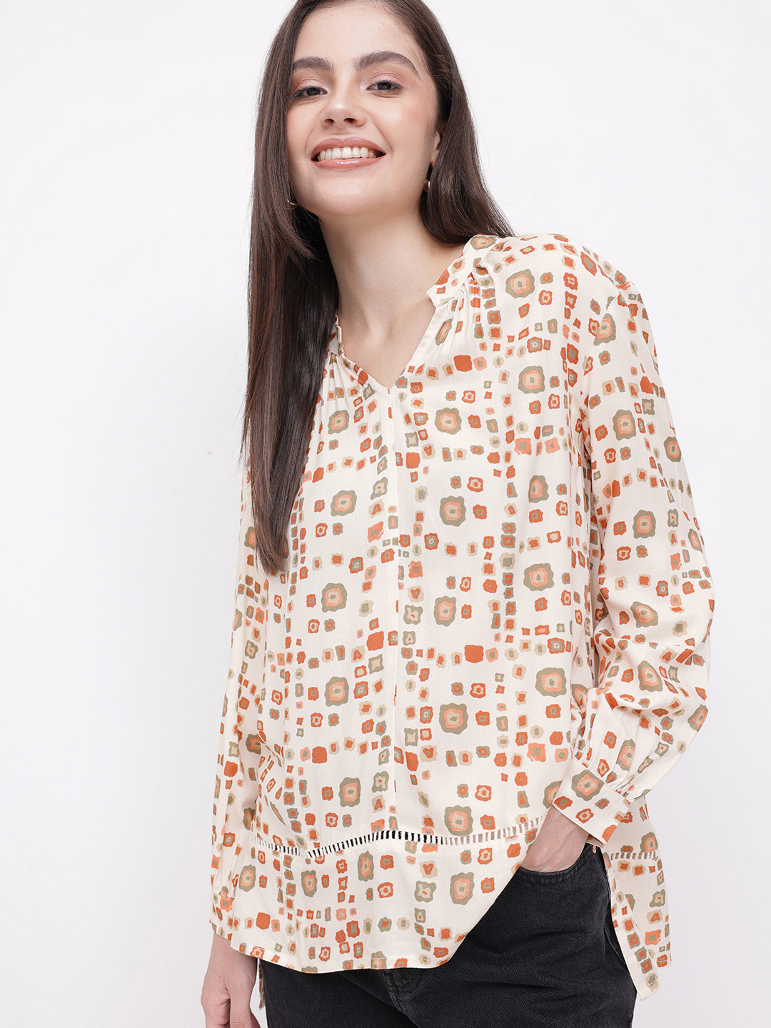 

DressBerry Dip-Dot-Dye Print High-Low Top, Off white